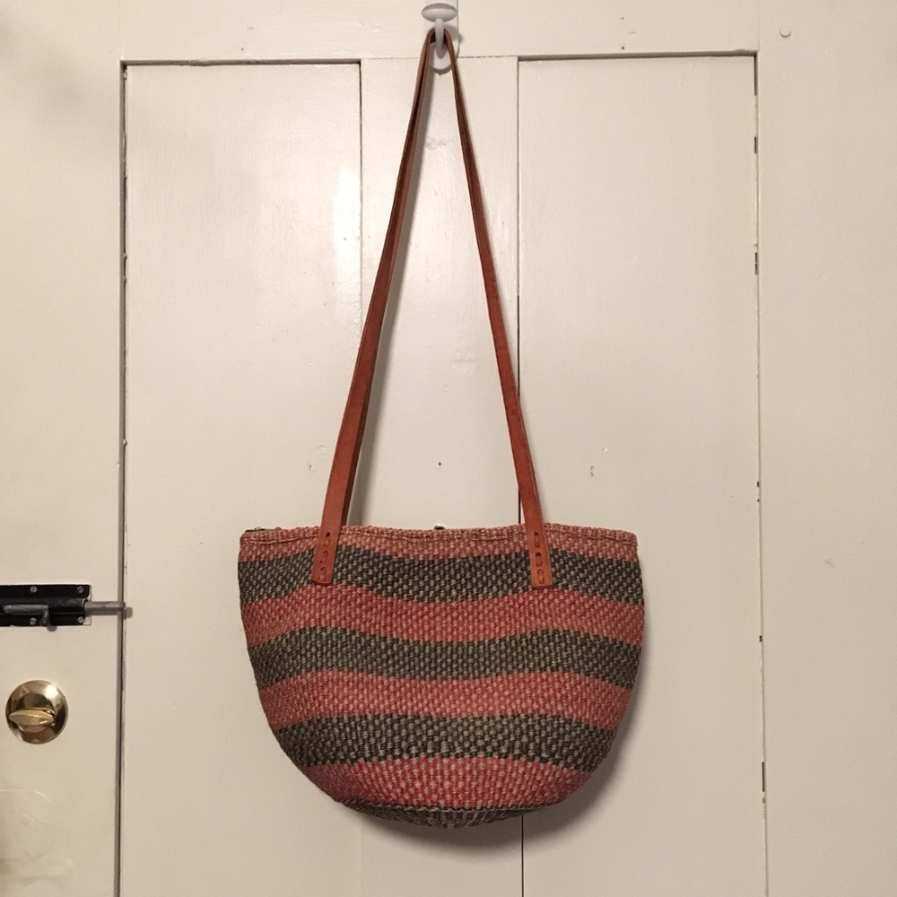 Vintage coral tan woven basket purse